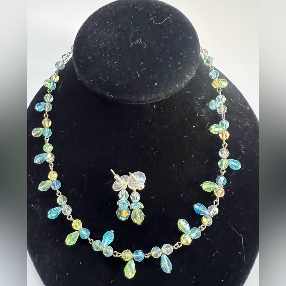 CRYSTAL NECKLACE AND EARRINGS SET
